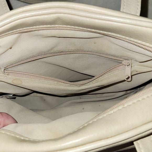 Beige purse - Picture 6 of 9